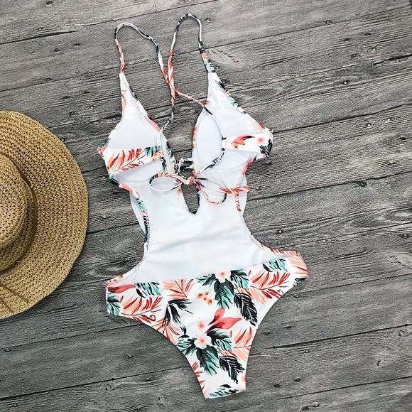 ❗️1 LEFT❗️ Tropical White Floral Ruffle Monokini - Picture 6 of 6